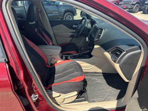 Used 2021 Jeep Cherokee Latitude w/ Mopar Interior Package image 8