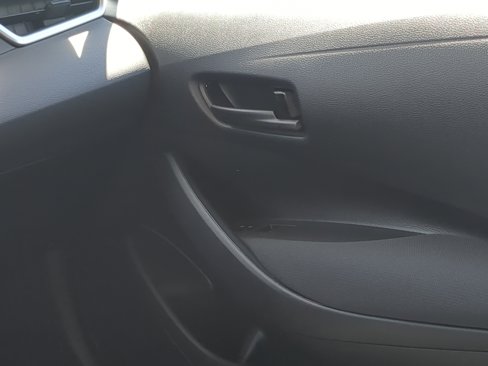 Used 2022 Toyota Corolla LE image 23