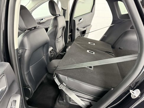 Used 2022 Ford Escape Titanium image 14