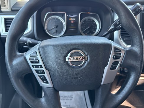 Used 2016 Nissan Titan SV image 17