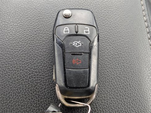 Used 2016 Ford Fusion SE w/ Equipment Group 202A image 28