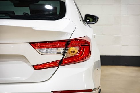 Used 2018 Honda Accord EX-L image 10