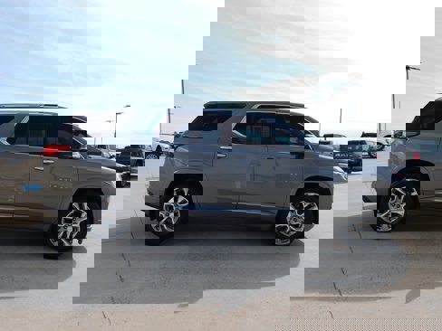 Used 2018 Chevrolet Traverse Premier w/ Driver Confidence II Package image 5