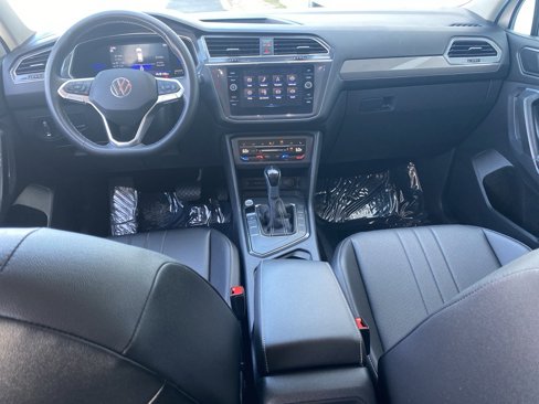 Certified 2022 Volkswagen Tiguan SE image 13