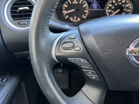 Used 2018 Nissan Pathfinder SL image 31