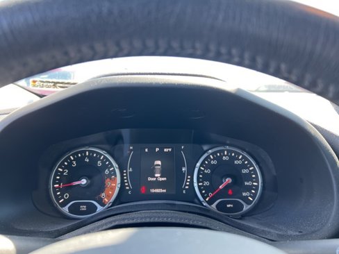 Used 2016 Jeep Renegade Latitude image 24