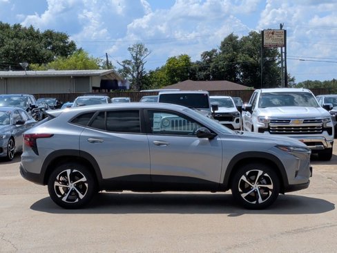 New 2025 Chevrolet Trax RS w/ Sunroof Package image 9