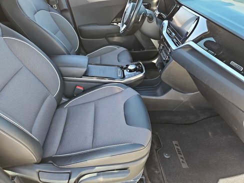 Used 2022 Kia Niro EX image 21