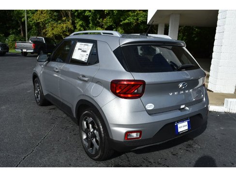 New 2025 Hyundai Venue SEL image 3