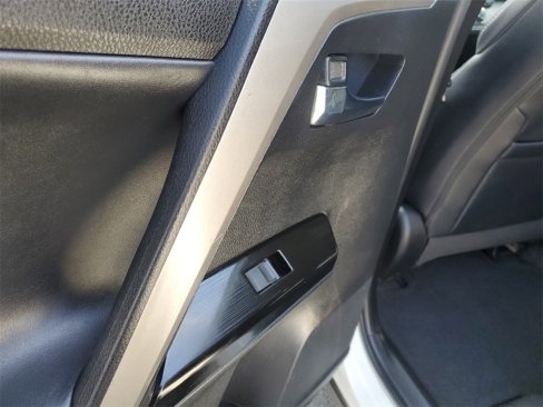 Used 2016 Toyota RAV4 Limited image 11