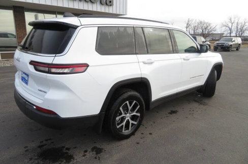 New 2025 Jeep Grand Cherokee L Limited w/ Trailer Tow Package image 9