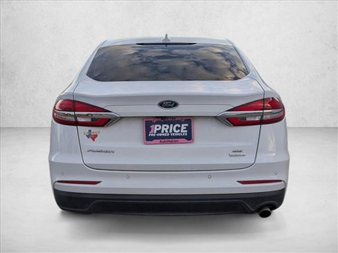 Used 2020 Ford Fusion SE image 6