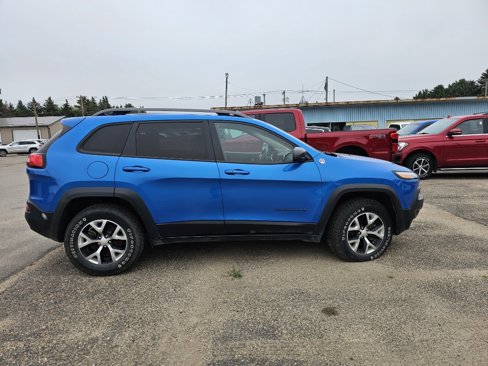 Used 2018 Jeep Cherokee Trailhawk w/ Cold Weather Group image 5