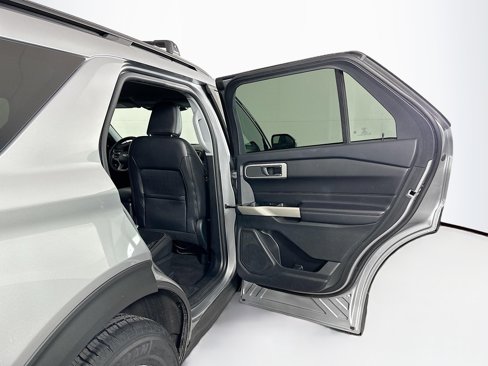 Used 2022 Ford Explorer XLT w/ Equipment Group 202A image 31