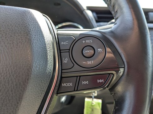 Used 2020 Toyota Camry SE w/ Cold Weather Package image 19
