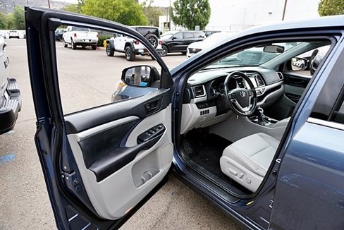 Used 2019 Toyota Highlander LE image 36