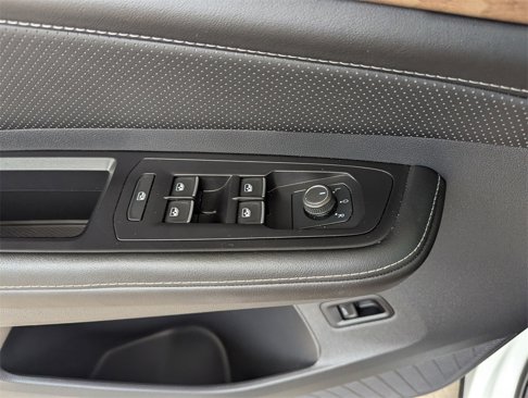 Used 2024 Volkswagen Atlas SE image 18