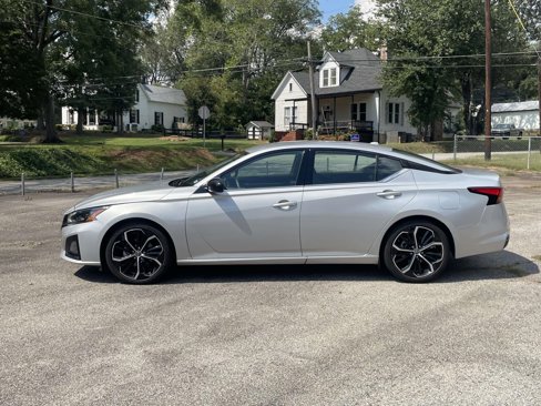 Used 2024 Nissan Altima 2.5 SR image 2