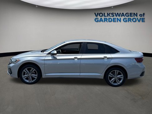 Used 2023 Volkswagen Jetta SE image 6