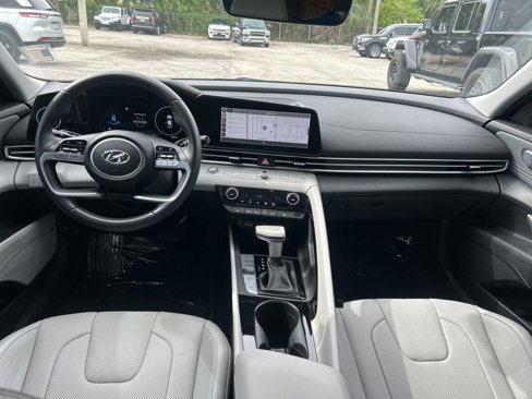 Used 2023 Hyundai Elantra Limited image 31