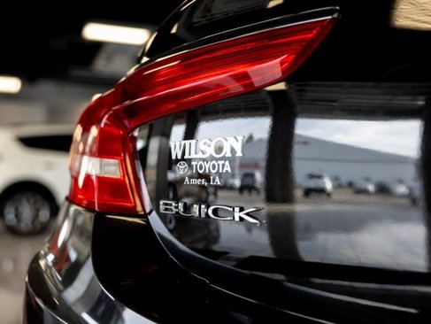 Used 2017 Buick LaCrosse Essence image 5