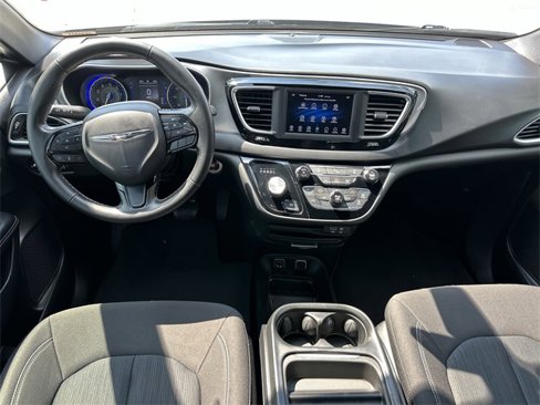 Used 2019 Chrysler Pacifica Touring Plus w/ S Appearance Package image 9