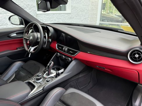 Used 2021 Alfa Romeo Giulia Quadrifoglio image 43