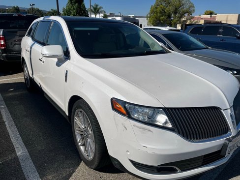 Used 2016 Lincoln MKT AWD image 3