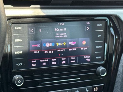 Certified 2022 Volkswagen Passat 2.0T SE image 13