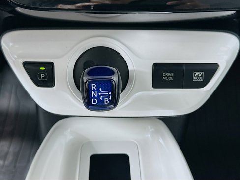 Used 2016 Toyota Prius Four image 25