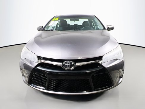 Used 2016 Toyota Camry SE image 11