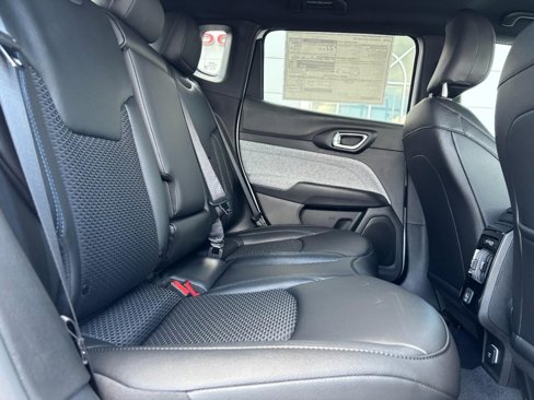 New 2025 Jeep Compass Latitude image 7