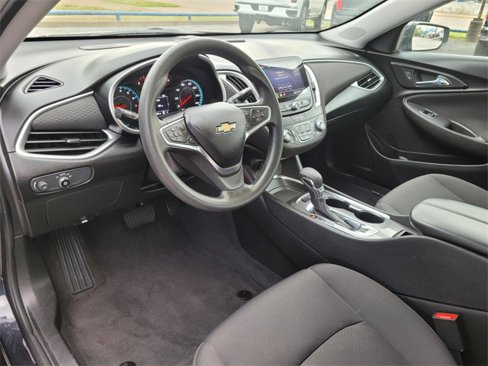 Used 2023 Chevrolet Malibu LT image 2