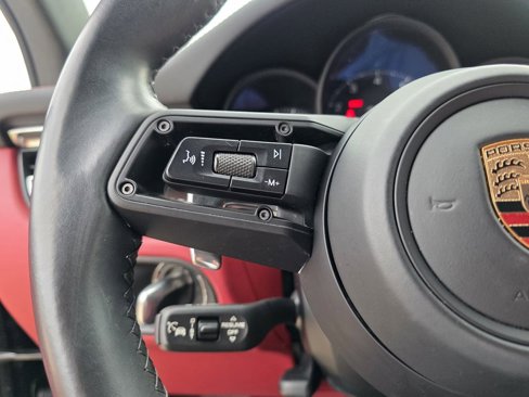 Used 2023 Porsche Macan Turbo image 40