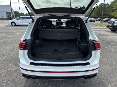 Used 2022 Volkswagen Tiguan SE R-Line image 19