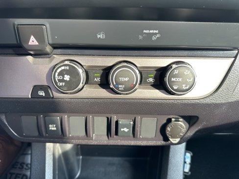Used 2022 Toyota Tacoma SR image 16