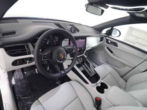 New 2025 Porsche Macan image 4