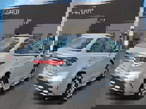 Used 2020 Toyota Corolla LE image 4