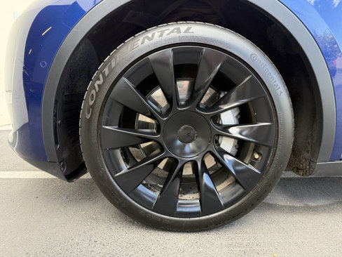 Used 2020 Tesla Model Y Long Range image 16
