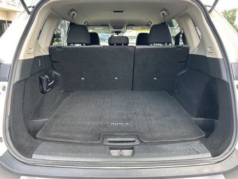 Used 2023 Nissan Rogue SV image 31