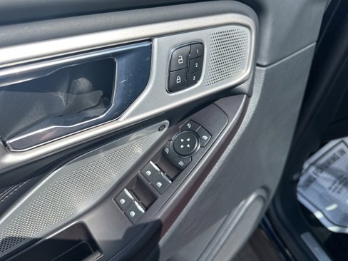 Used 2020 Ford Explorer Platinum w/ Premium Technology Package image 8