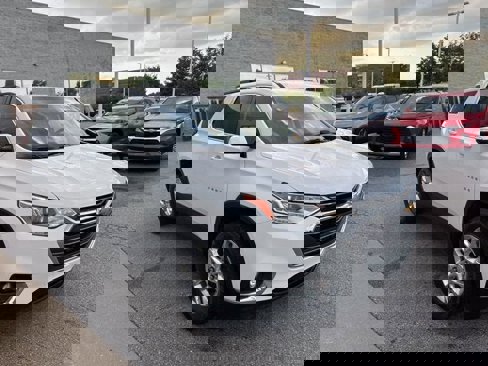 Certified 2019 Chevrolet Traverse LT image 3