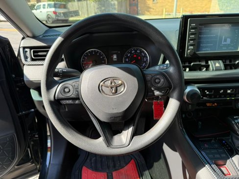 Used 2019 Toyota RAV4 LE image 13