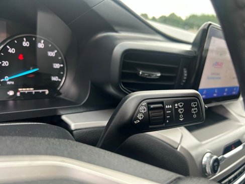 Used 2022 Ford Explorer XLT image 26