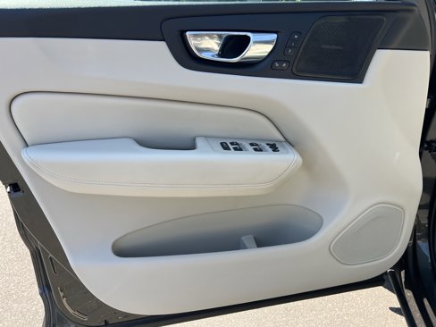 Used 2020 Volvo XC60 T5 Inscription w/ Protection Package image 9