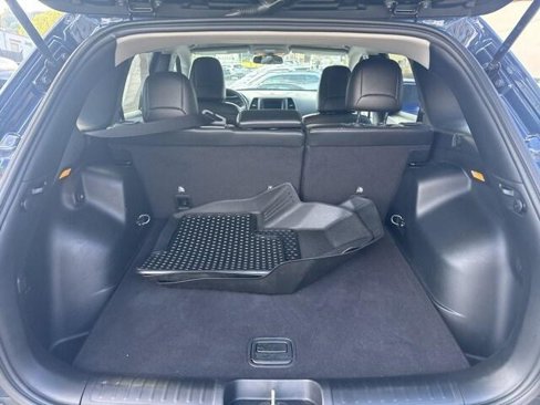 Certified 2020 Jeep Cherokee Latitude Plus w/ Cold Weather Group image 14
