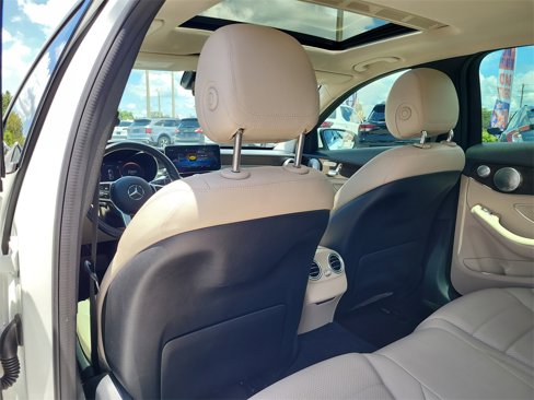 Used 2021 Mercedes-Benz C 300 Sedan w/ Premium Package image 9