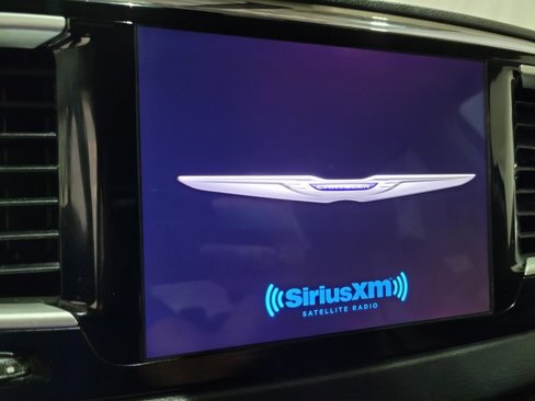 Used 2018 Chrysler Pacifica Touring-L w/ Premium Audio Group image 33