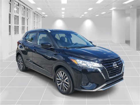 Used 2023 Nissan Kicks SV image 3