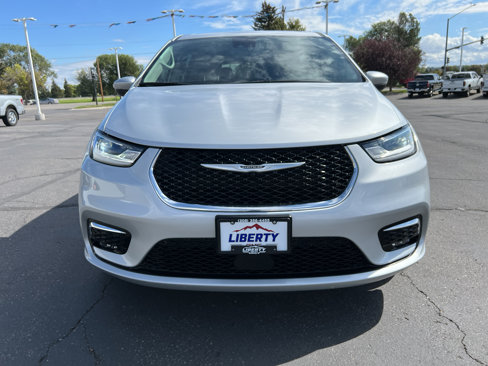 Used 2023 Chrysler Pacifica Touring-L image 11